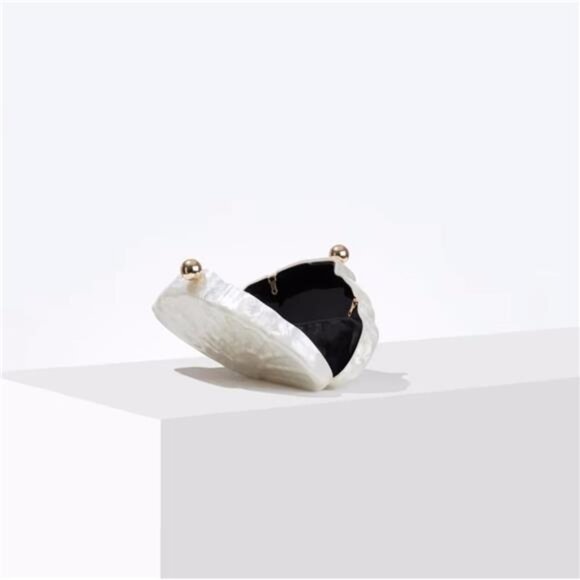Shell Acrylic Clutch Purse – Elegant Evening Bag with Detachable Chain - Picture 5 of 6